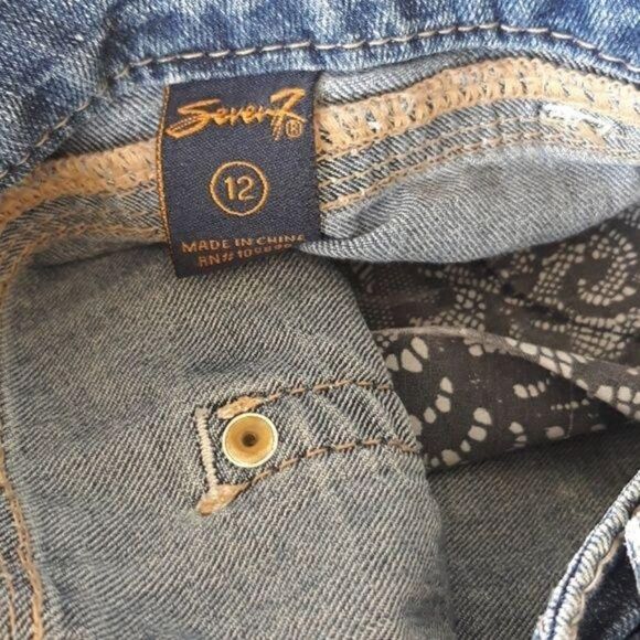 Seven7 Womens Jeans Size 12 Blue Mid Rise Straight Legged Embroidered Pockets - Picture 3 of 8